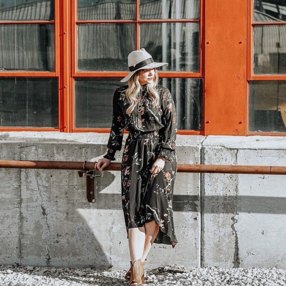 Nanette Lepore Dresses & Skirts - Nanette Lepore Mock Neck Long Sleeve Midi Dress